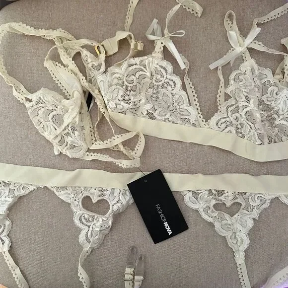 NWT Fashion Nova Women's Ivory Lace 3 Piece Garter Lingerie Set Size M/L - Picture 5 of 5